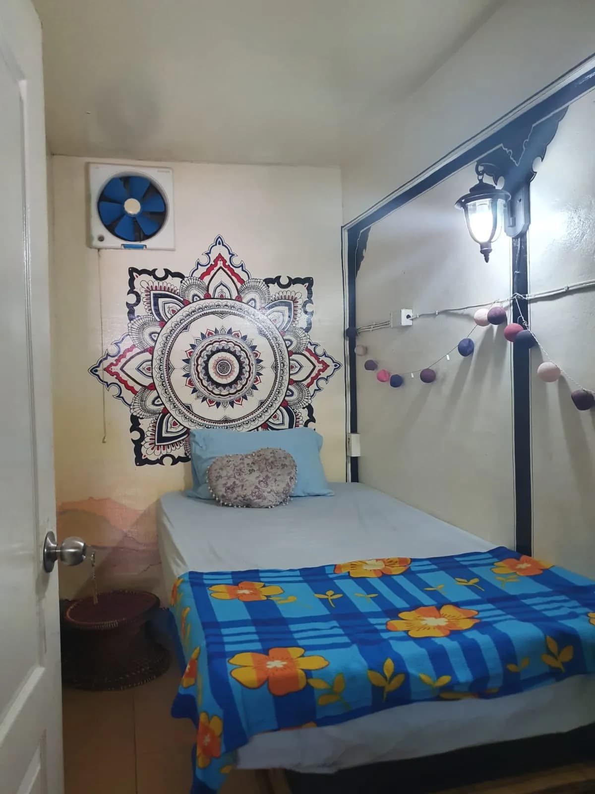 Private room with fan